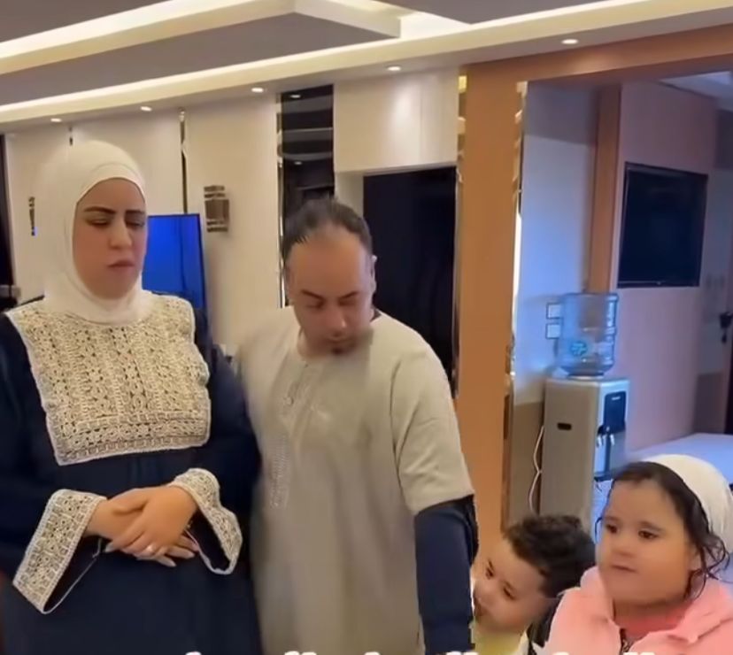 فيديو سخرية أم مكة أثناء الصلاة 