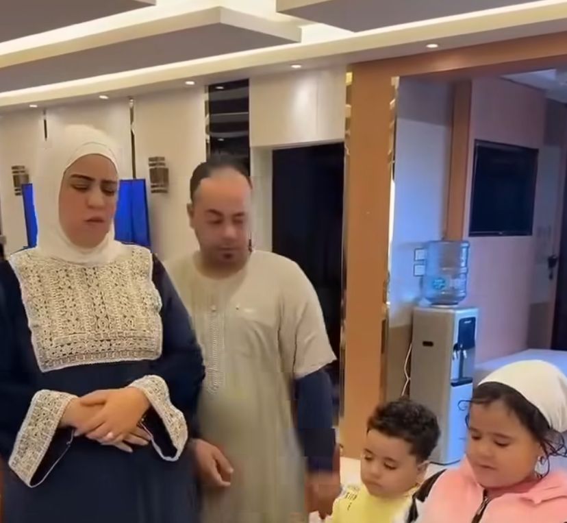 فيديو سخرية أم مكة أثناء الصلاة 