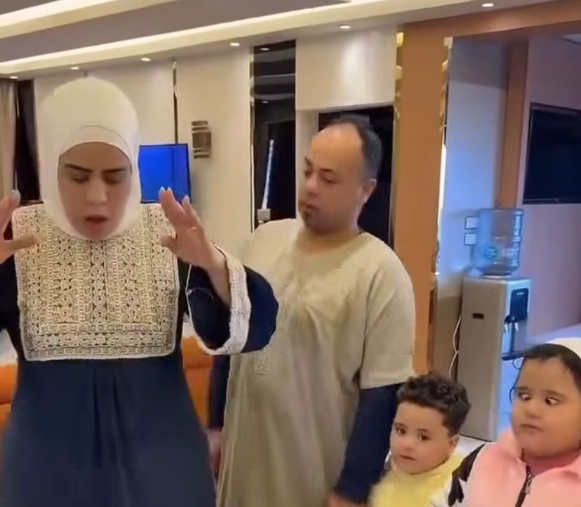 فيديو سخرية أم مكة أثناء الصلاة 