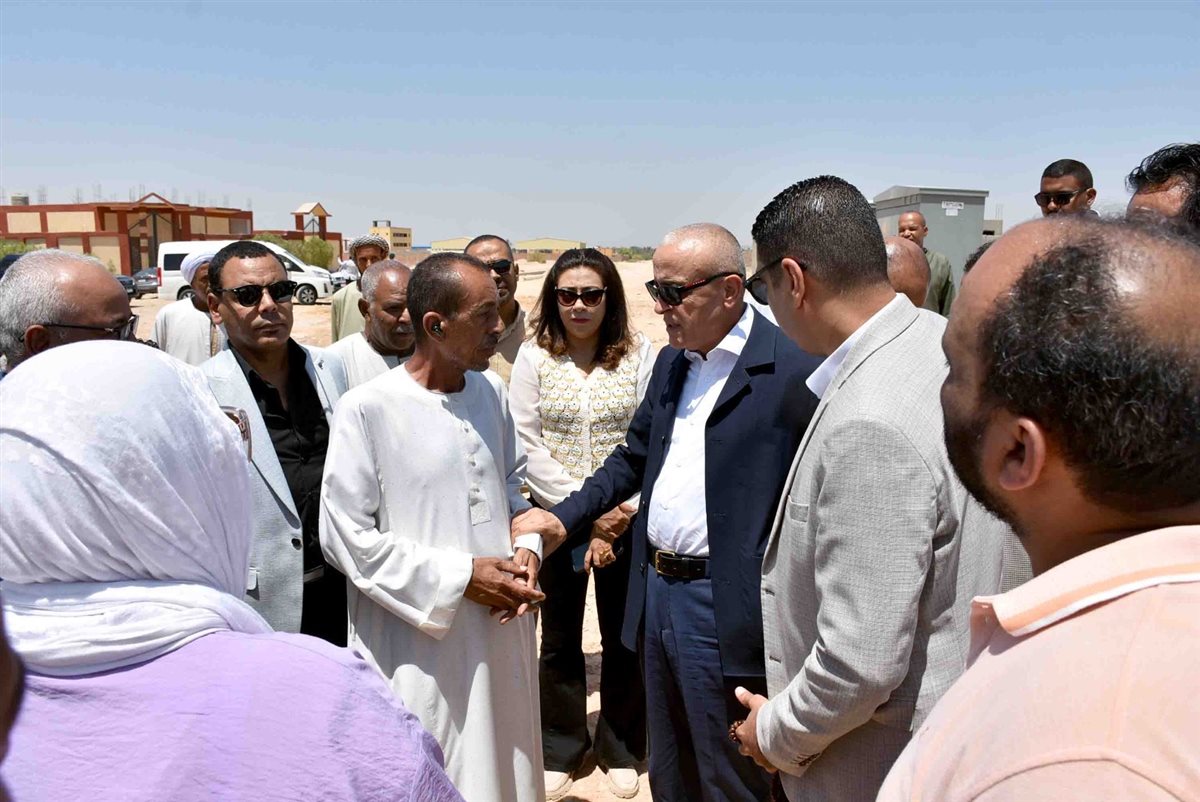 محافظ الأقصر وجولة بالمنطقة الصناعية بالبغدادي