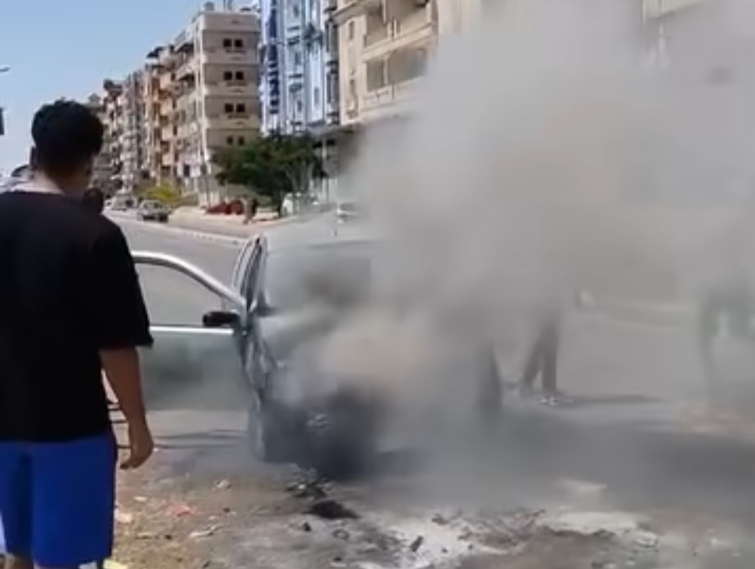 اشتعال النيران في سيارة ملاكي