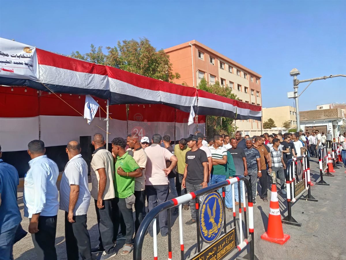 التصويت في انتخابات الشيوخ بالبحر الأحمر 