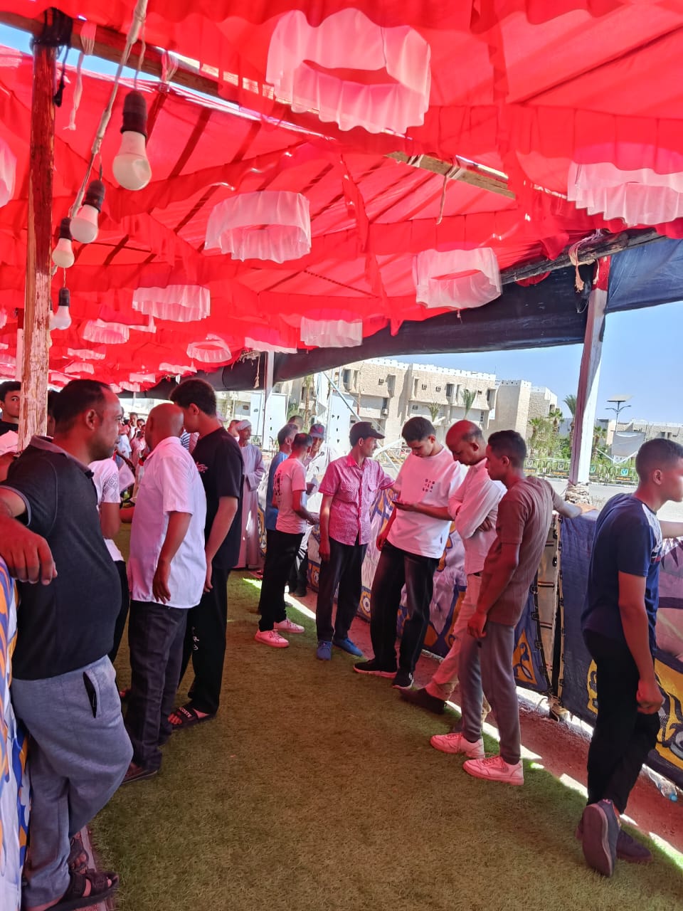 توافد المواطنين على اللجان الانتخابية بجنوب سيناء