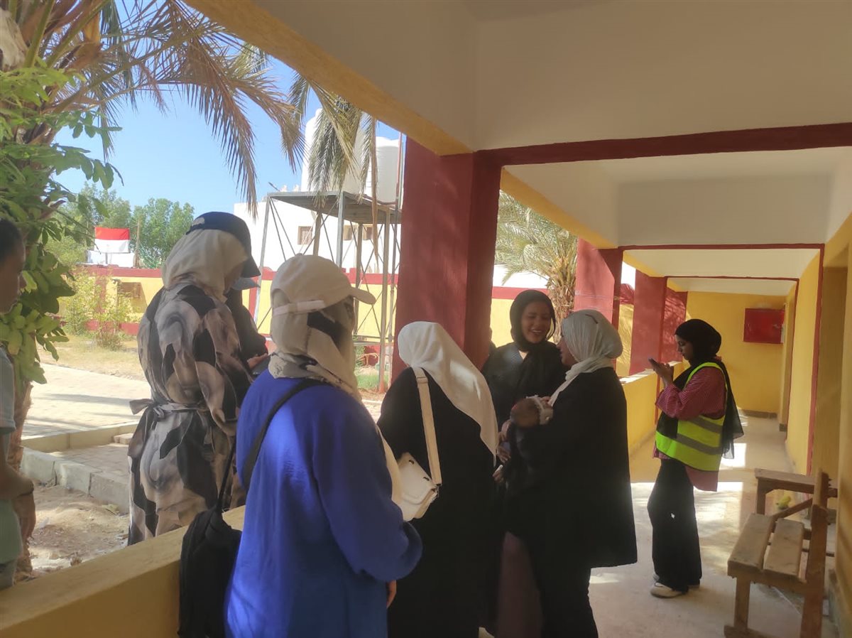 توافد السيدات على اللجان الانتخابية بجنوب سيناء