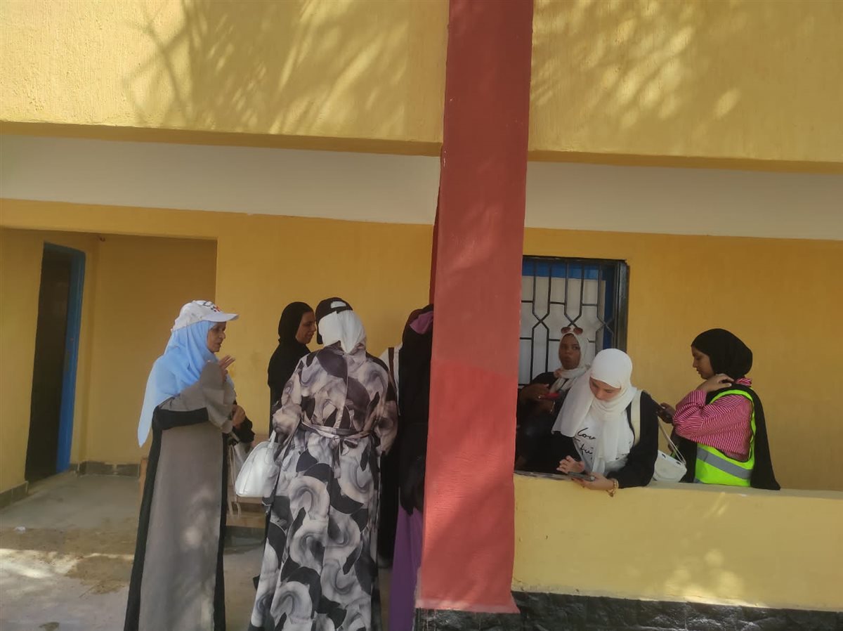 توافد السيدات على اللجان الانتخابية بجنوب سيناء