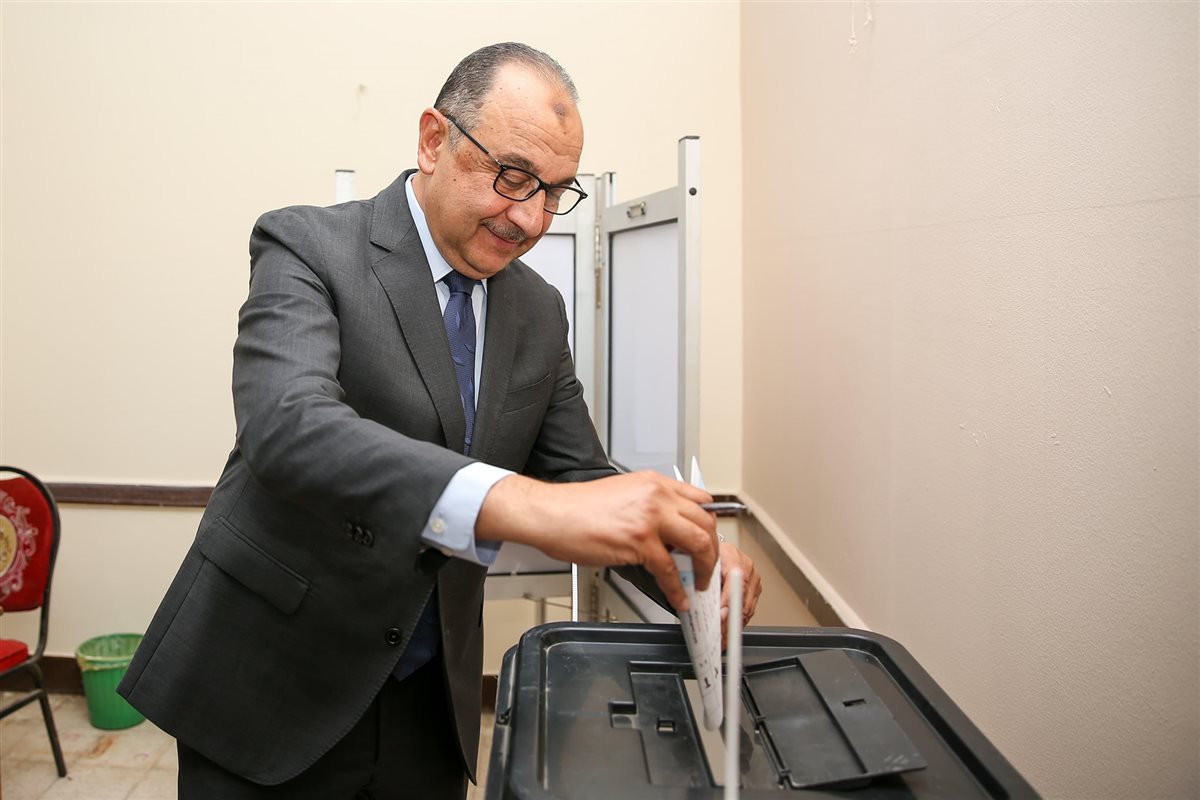 جانب من مشاركة الوزير في انتخابات الشيوخ