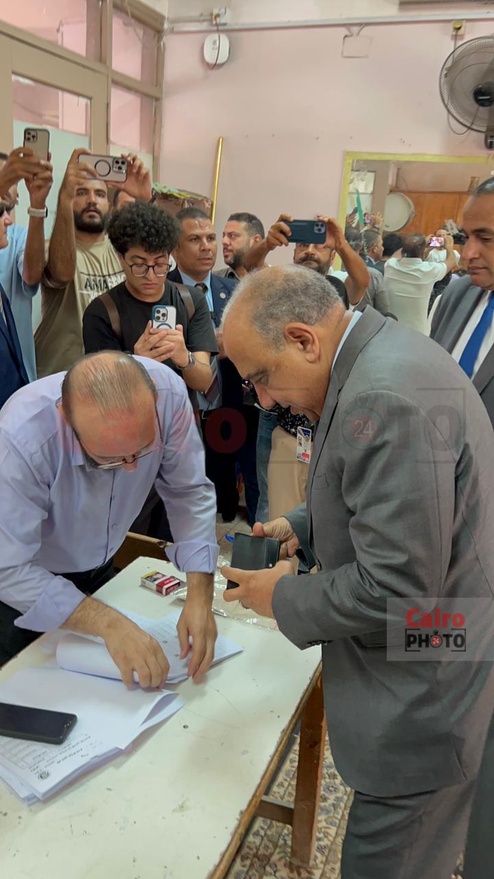 جانب من مشاركة وزير الكهرباء في انتخابات مجلس الشيوخ 2025