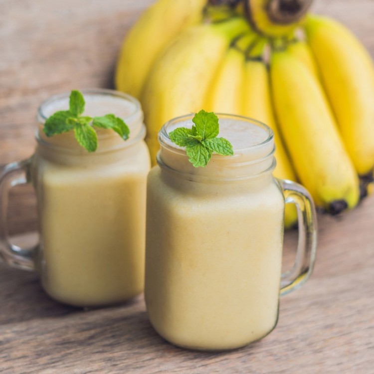 طريقة عمل السموثي بالموز