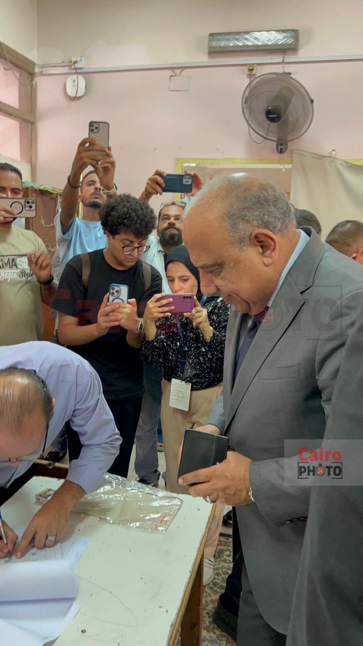 جانب من مشاركة وزير الكهرباء في انتخابات مجلس الشيوخ 2025