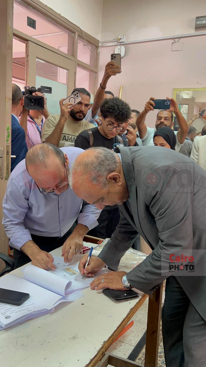 جانب من مشاركة وزير الكهرباء في انتخابات مجلس الشيوخ 2025