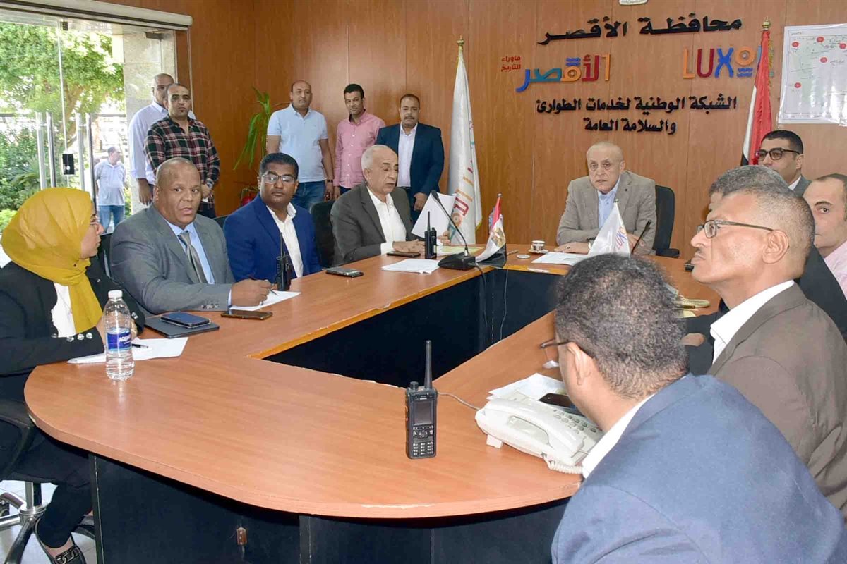 محافظ الأقصر يتابع سير الانتخابات