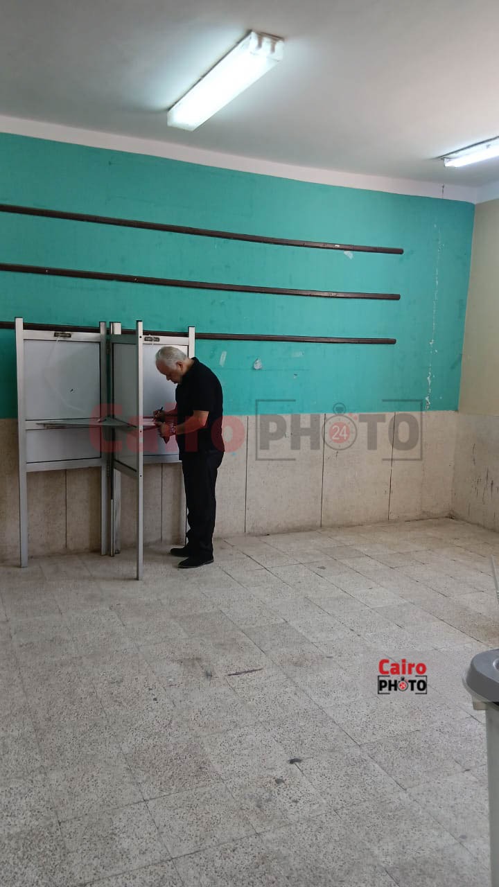 أشرف زكي يُدلي بصوته في انتخابات مجلس الشيوخ لعام 2025