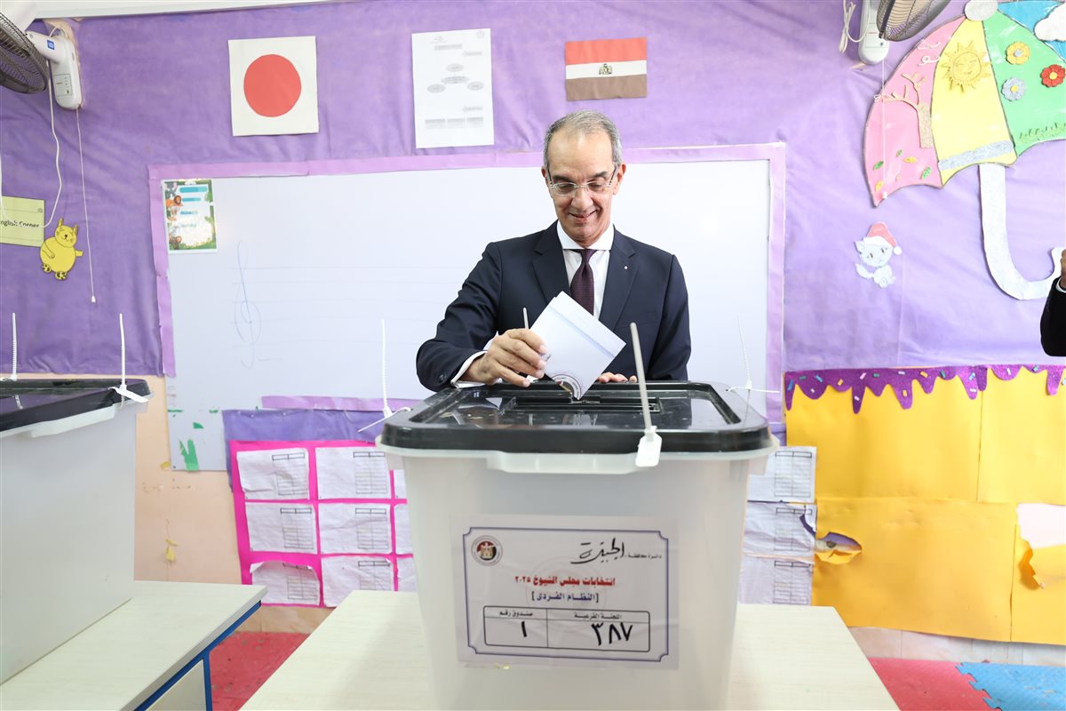 جانب من مشاركة الوزير في الانتخابات