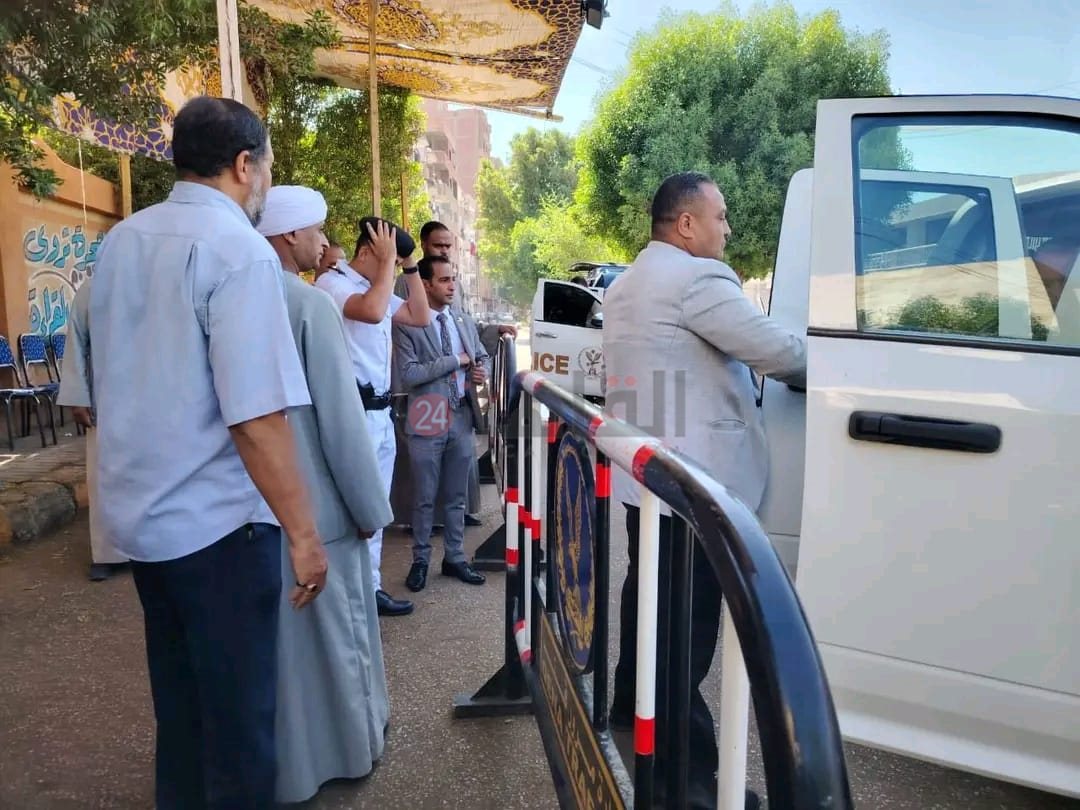 مدير أمن قنا يتفقد عددا من اللجان الانتخابية 
