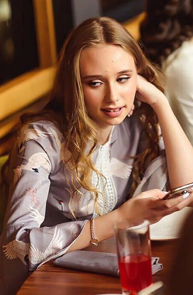 فتاة تزعم أنها ابنة بوتين 