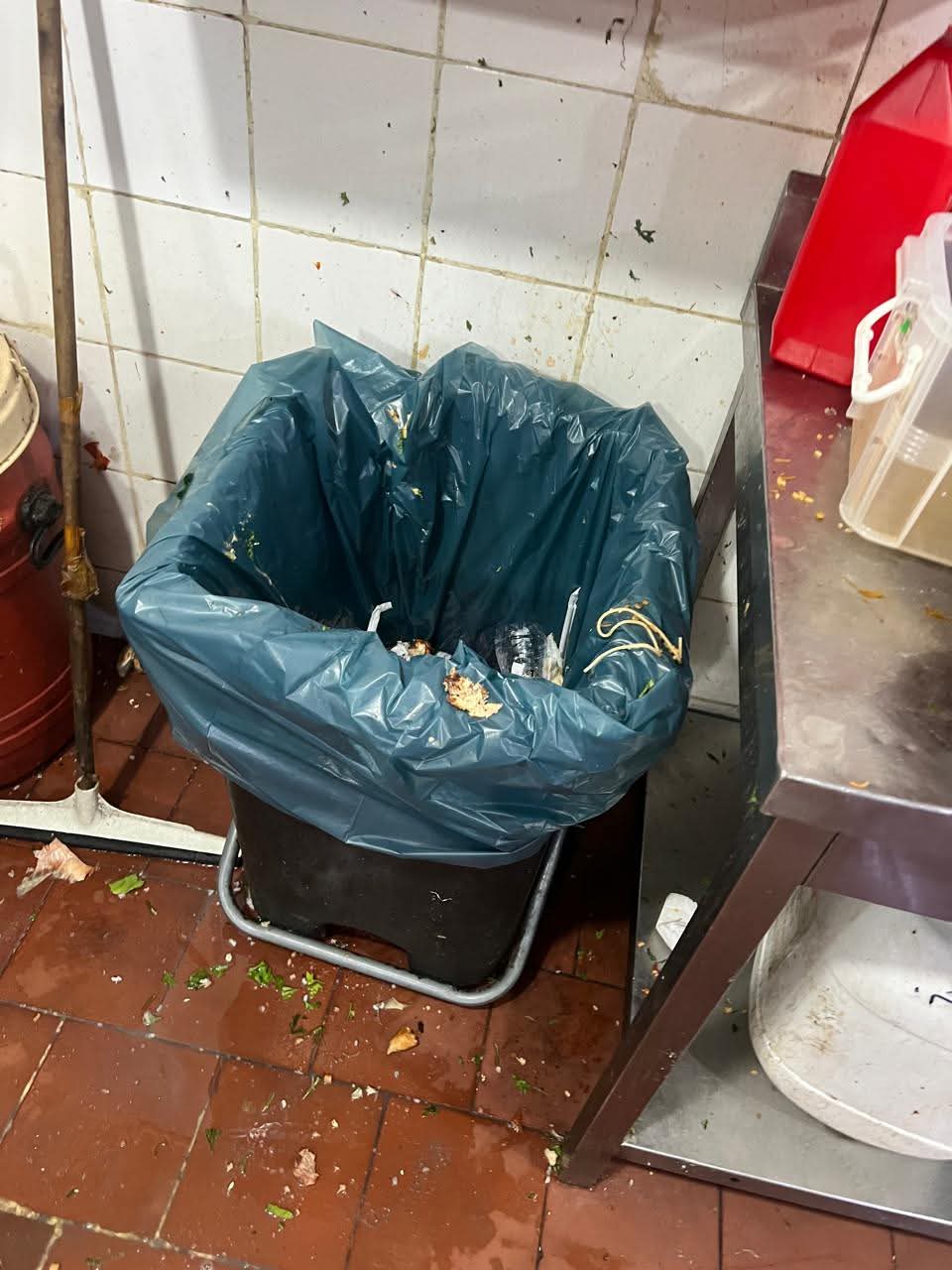 ضبط وإعدام 10 أطنان من الأغذية والمشروبات غير الصالحة للاستهلاك