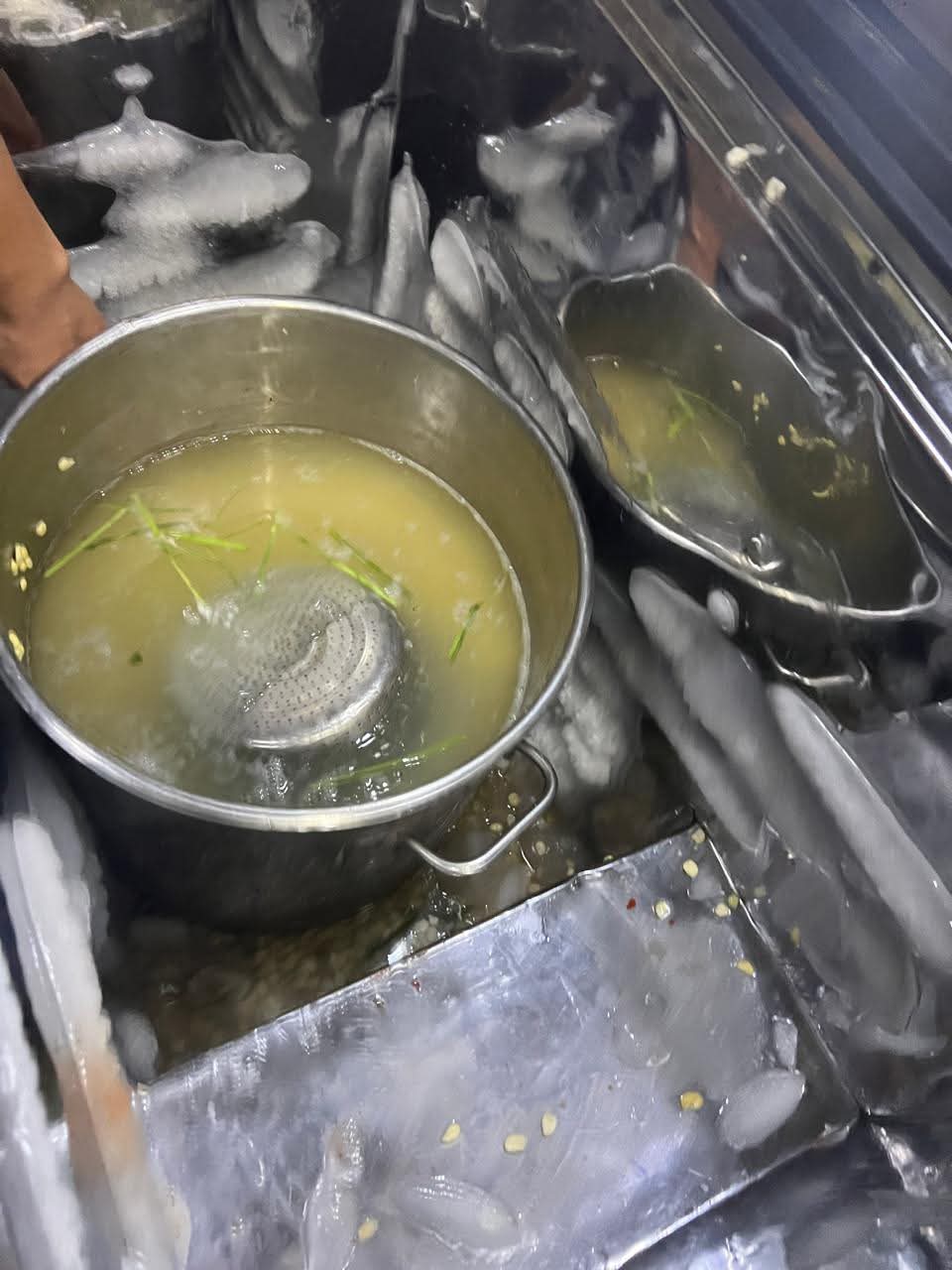 ضبط وإعدام 10 أطنان من الأغذية والمشروبات غير الصالحة للاستهلاك