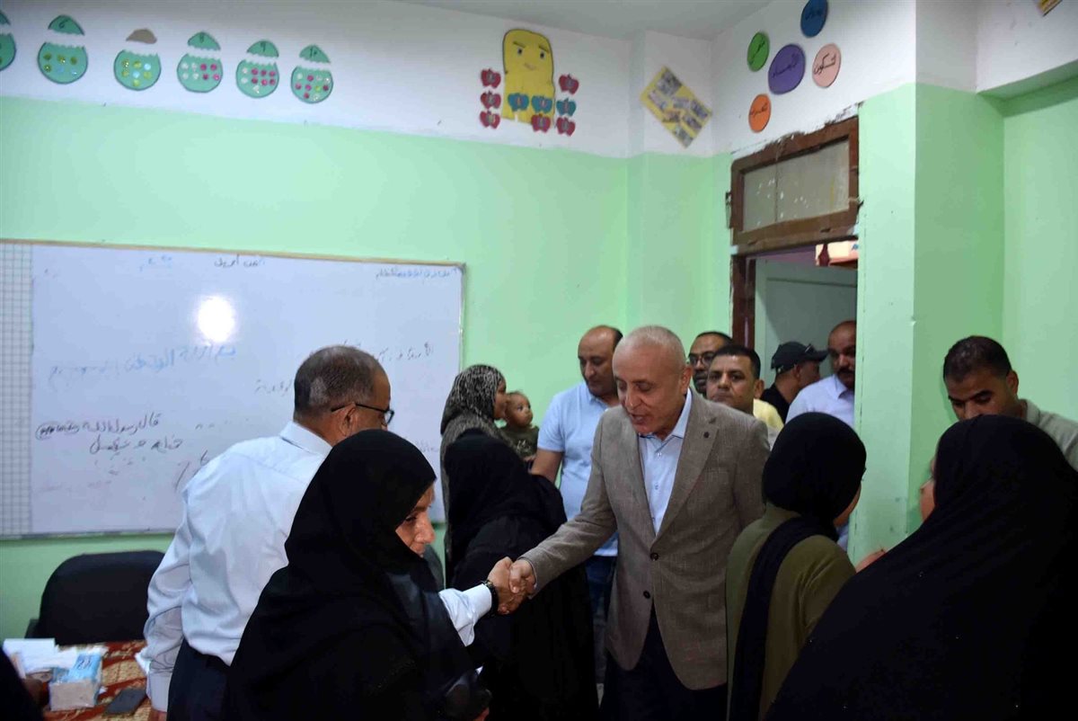 محافظ الأقصر يتابع سير الانتخابات