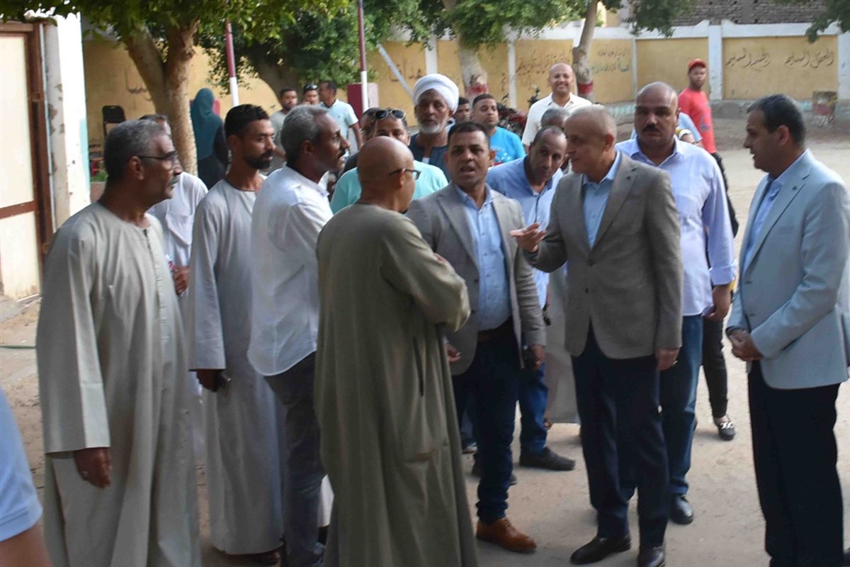 محافظ الأقصر يتابع سير الانتخابات