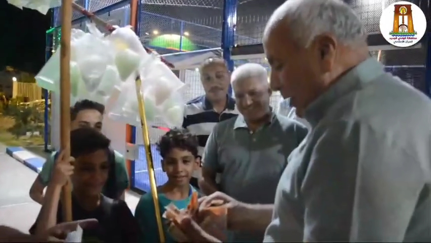 محافظ الوادي الجديد يشيد بطفلين تصادف مرورهم أثناء جولته التفقدية