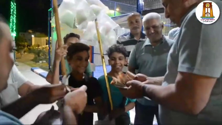 محافظ الوادي الجديد يشيد بطفلين تصادف مرورهم أثناء جولته التفقدية