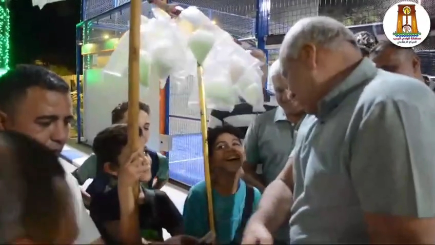 محافظ الوادي الجديد يشيد بطفلين تصادف مرورهم أثناء جولته التفقدية