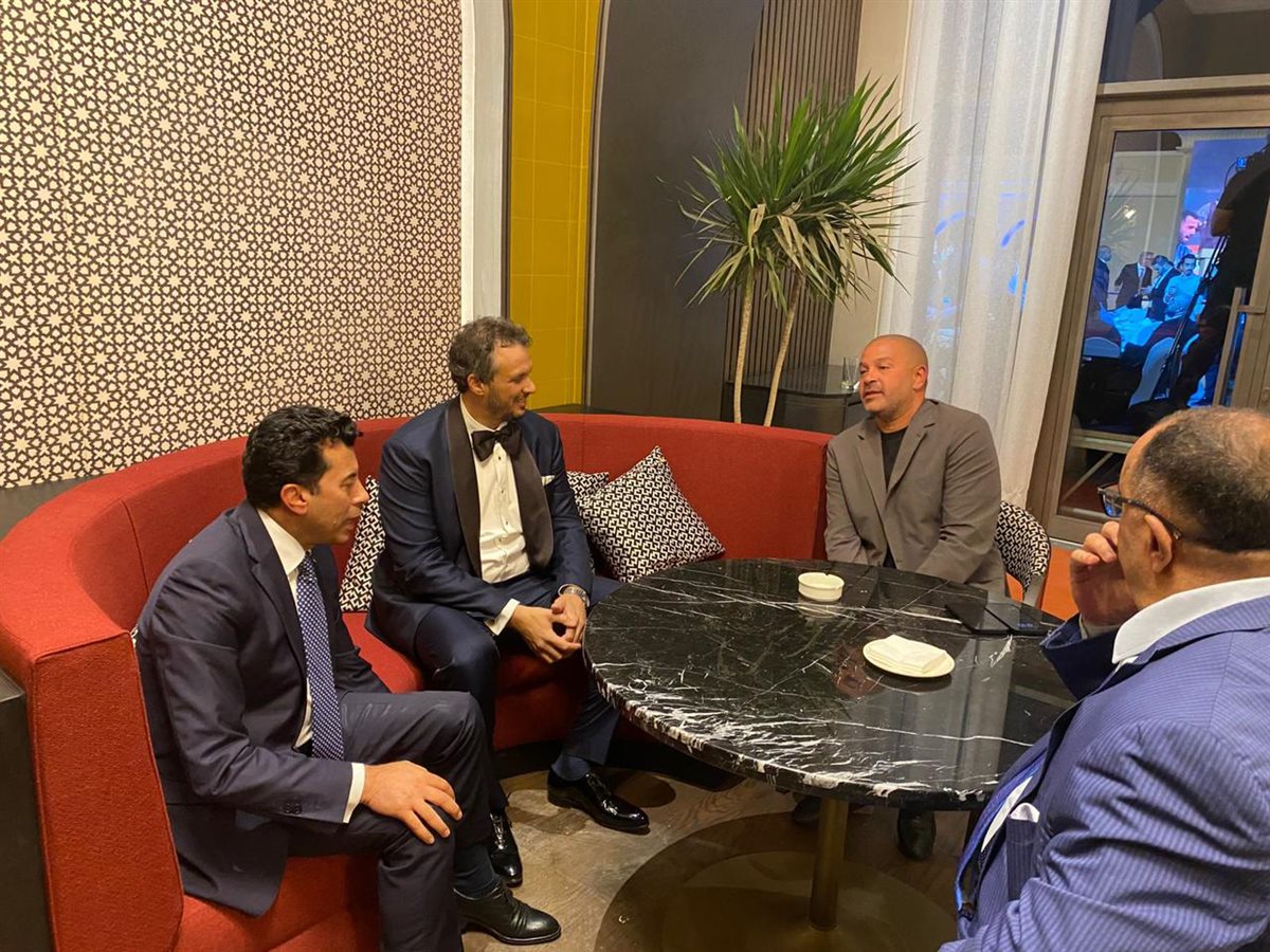 جلسة وزير الرياضة والنائب أحمد دياب (1)