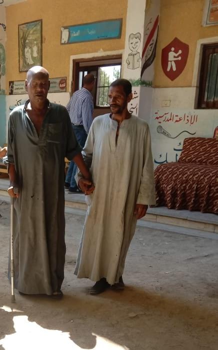 كفيف يدلي بصوته في انتخابات الشيوخ 