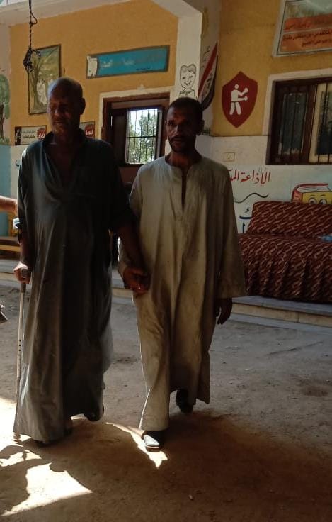 كفيف يدلي بصوته في انتخابات الشيوخ 