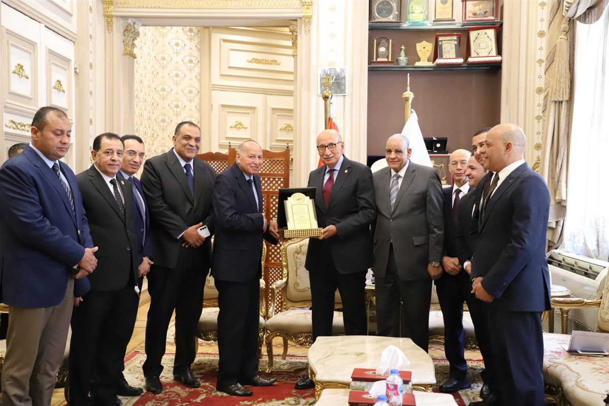 رئيس نادي قضاة جنوب سيناء يهنئ رئيس مجلس القضاء الأعلى 