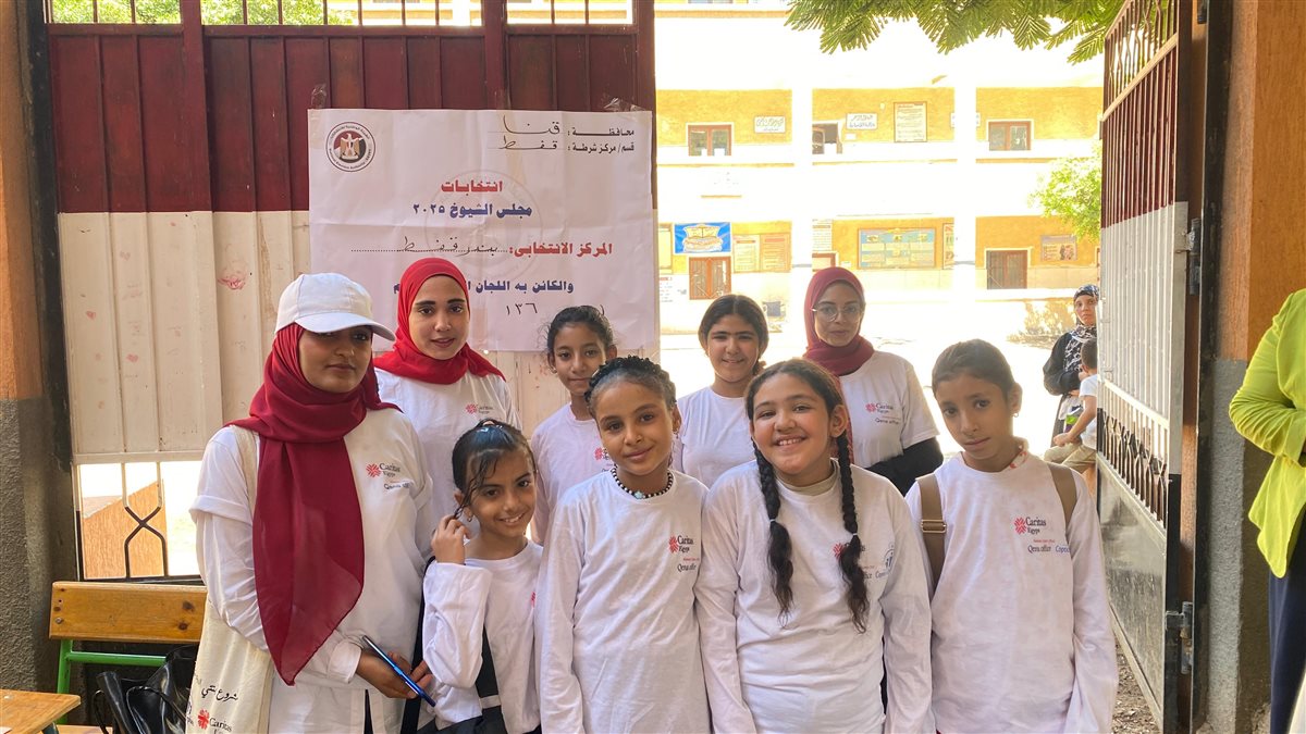 فتيات قنا يدلين بأصواتهن في انتخابات الشيوخ 