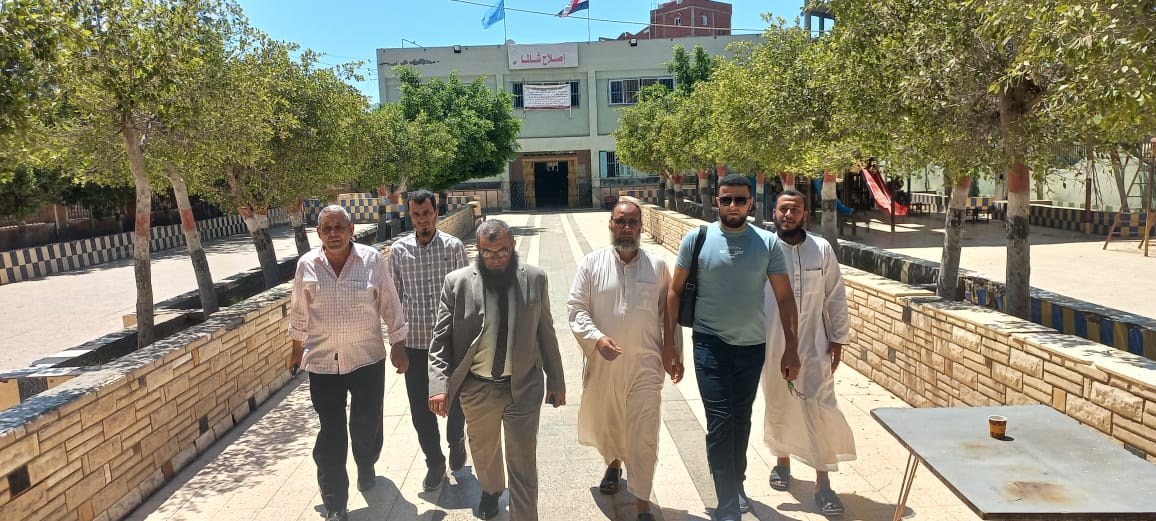 رئيس حزب النور أثناء الإدلاء بصوته فى إنتخابات الشيوخ 