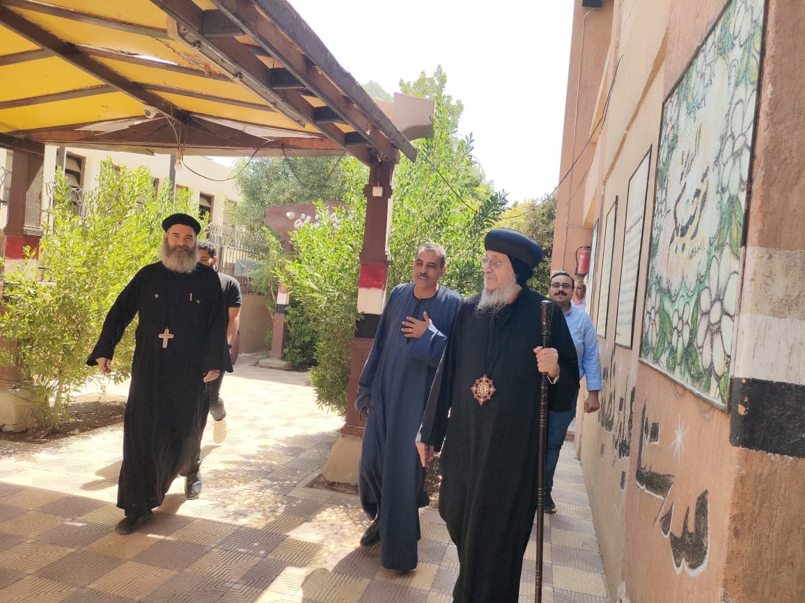 اسقف عام إسنا وارمنت يدلي بصوته