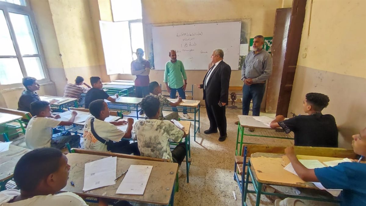 وكيل وزارة تعليم الأقصر يتابع سير الامتحانات