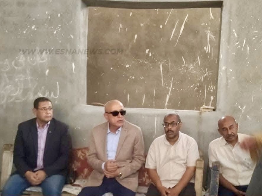 محافظ الأقصر يعزي فقيدي الواجب