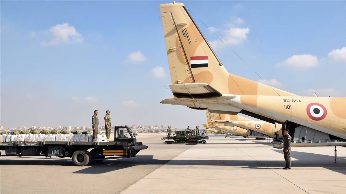 استمرار الإسقاط الجوى للمساعدات الإنسانية على قطاع غزة