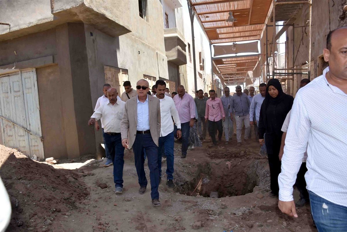 محافظ الأقصر وجولة تفقدية بإسنا