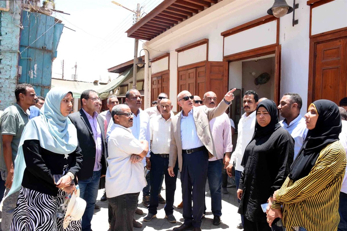 محافظ الأقصر وجولة تفقدية بإسنا