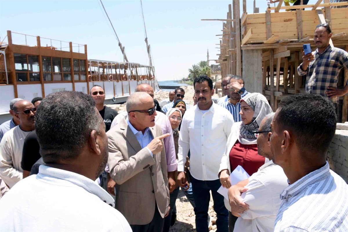 محافظ الأقصر وجولة تفقدية بإسنا