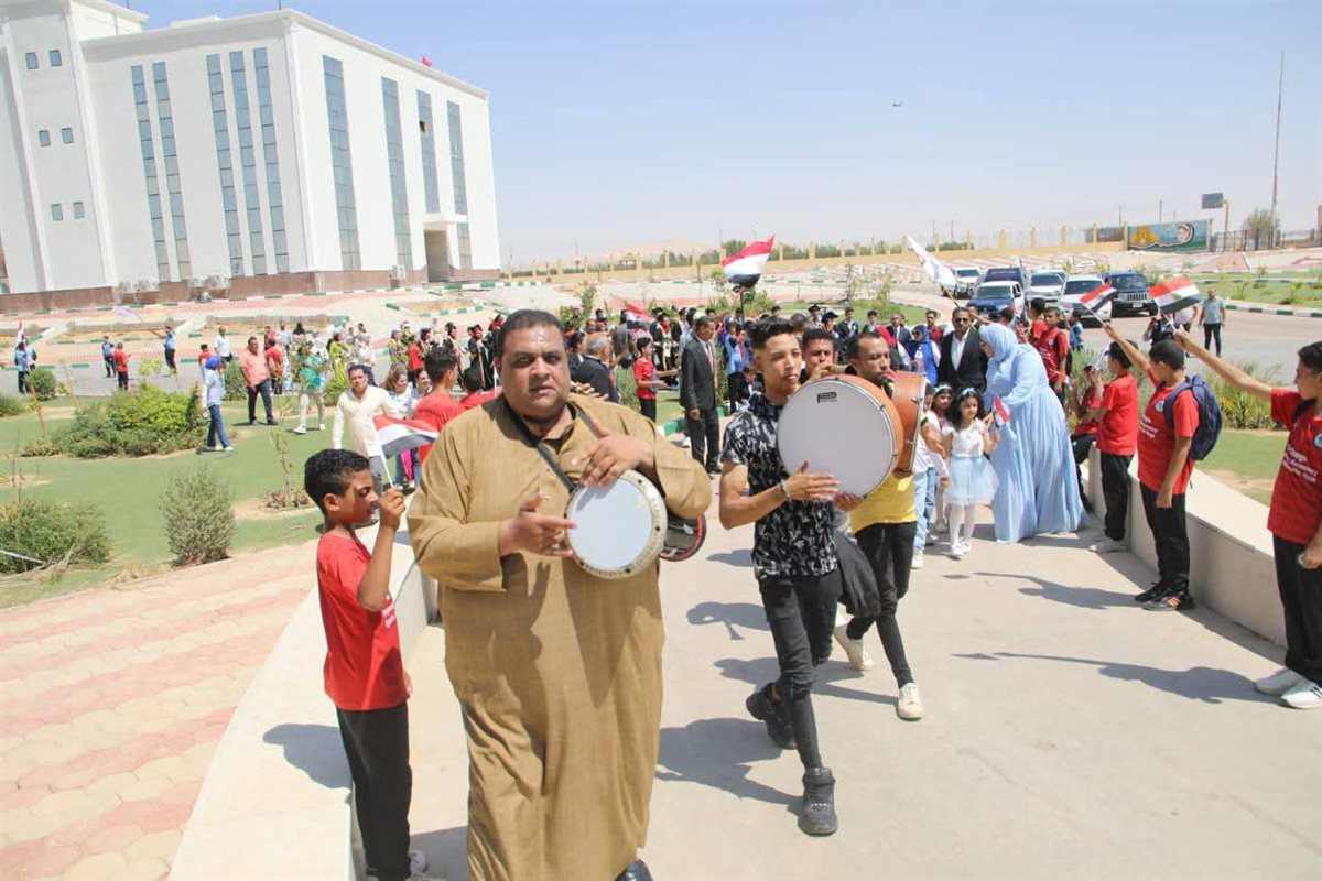 مسيرة شرفية لأوائل الشهادات العامة والأزهرية والفنية