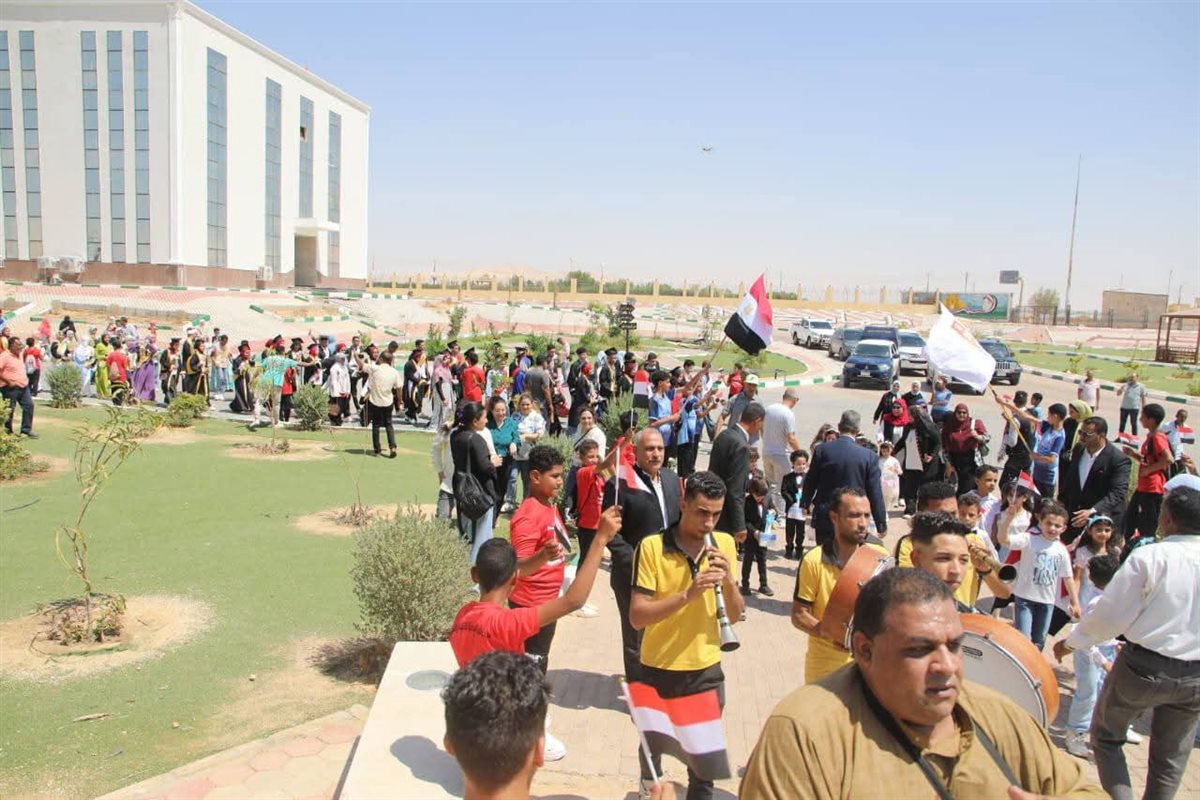 مسيرة شرفية لأوائل الشهادات العامة والأزهرية والفنية