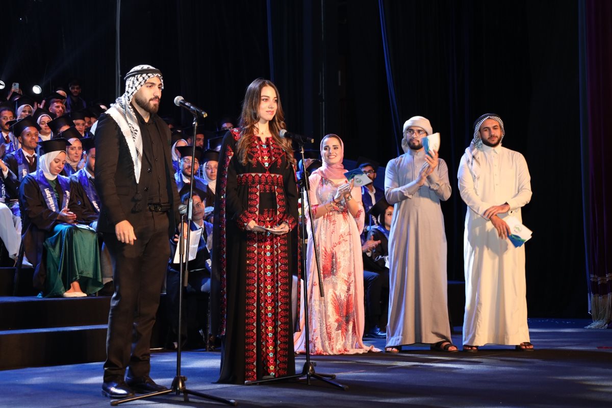 كلية طب الفم والأسنان بجامعة مصر للعلوم والتكنولوجيا تحتفل بتخريج دفعة 2025