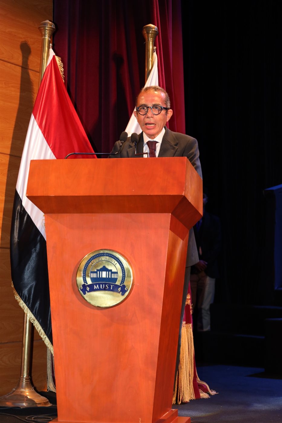 الدكتور نهاد المحبوب القائم بأعمال رئيس جامعة مصر للعلوم