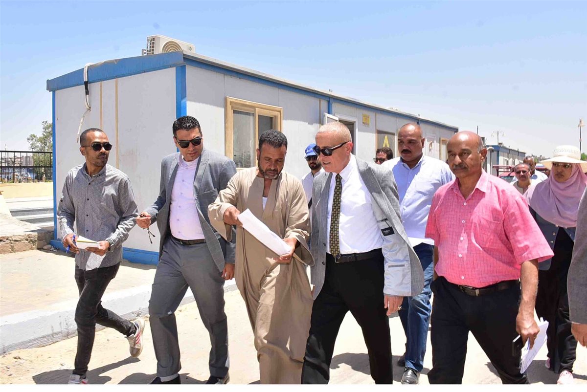 محافظ الأقصر يتابع مشروعات تنموية