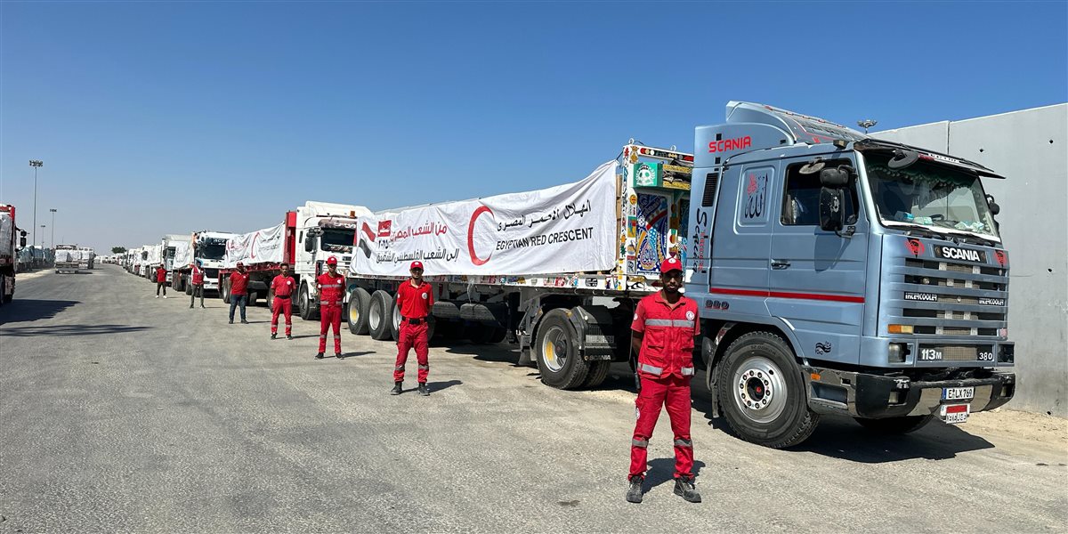 <strong>زاد العزة من مصر إلى غزة.. الهلال الأحمر يدفع بـ 3 آلاف طن من المساعدات لليوم العاشر</strong>