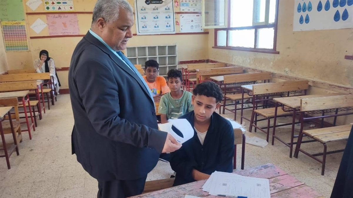 متابعة وكيل وزارة التعليم بالأقصر للامتحانات