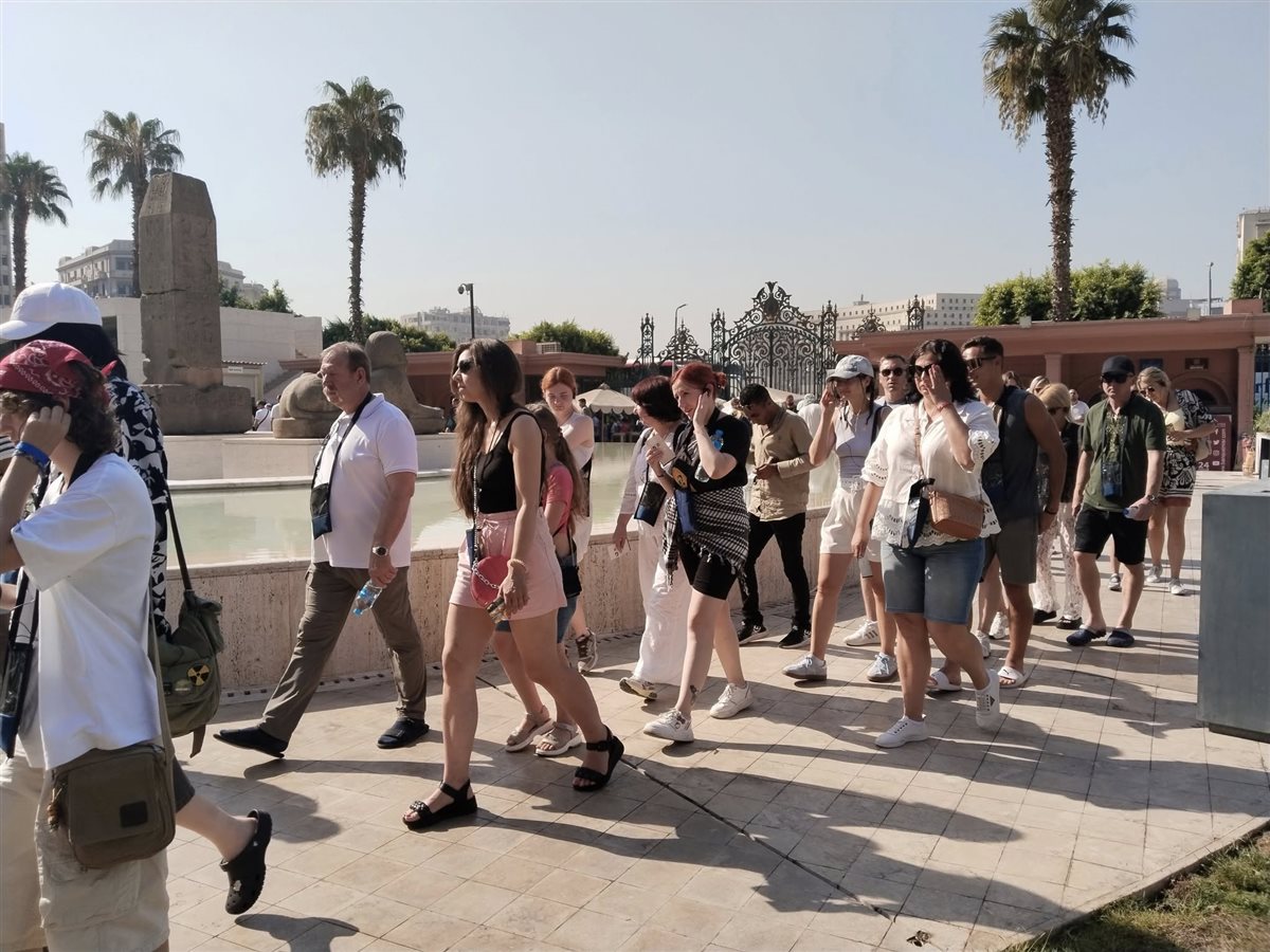 المتحف المصري بالتحرير يستقبل مئات السائحين 