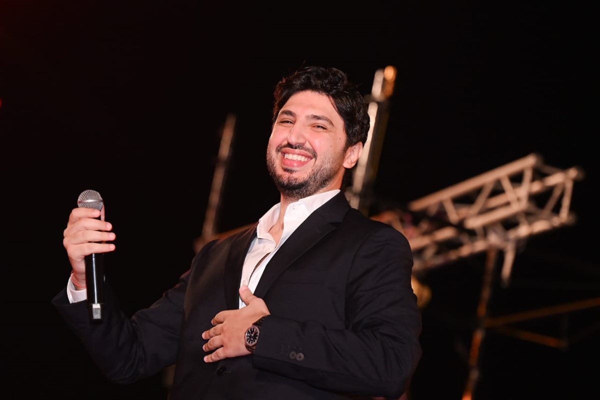 محمد فضل شاكر يتألق في حفله الأول بالعلمين الجديدة