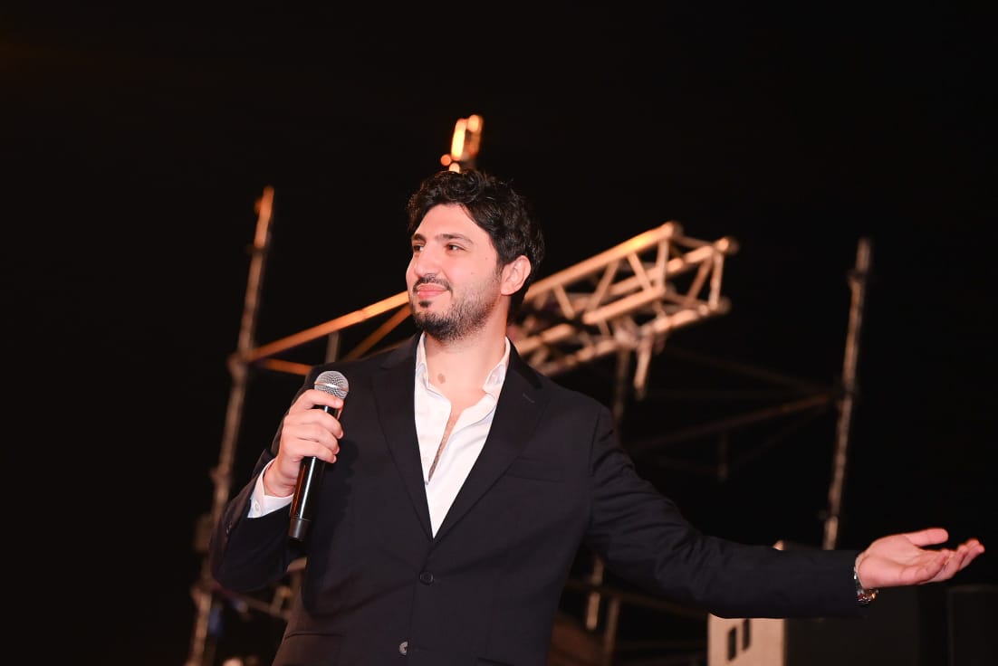 محمد فضل شاكر يتألق في حفله الأول بالعلمين الجديدة