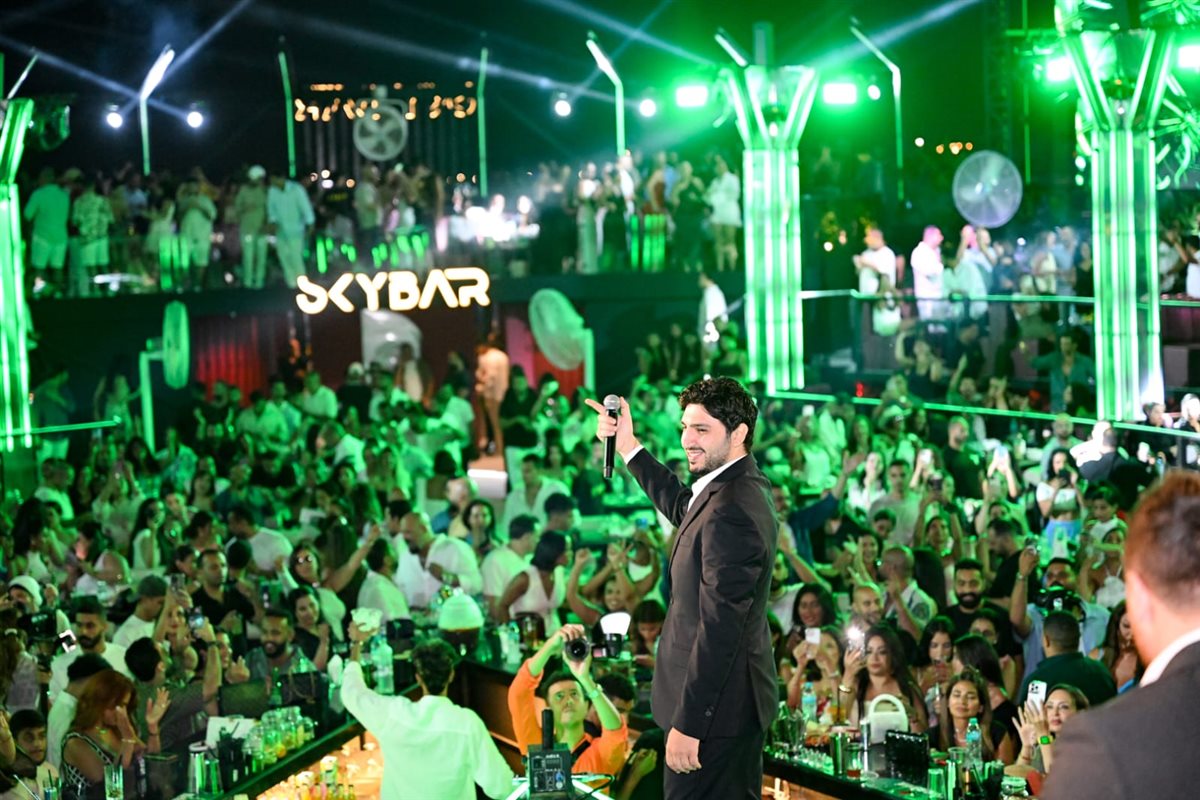 محمد فضل شاكر يتألق في حفله الأول بالعلمين الجديدة